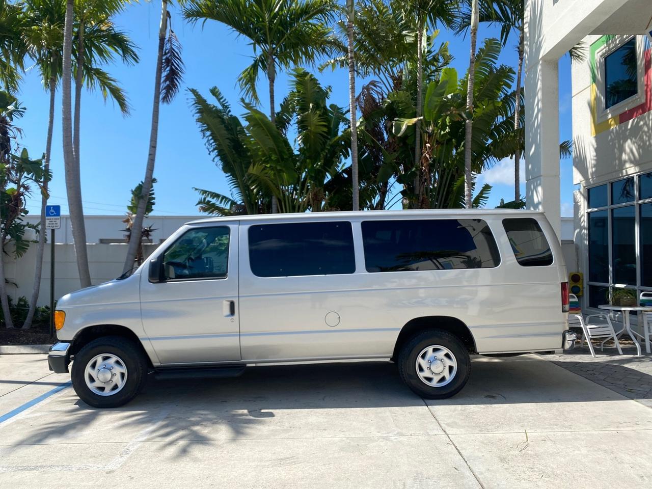2005 Ford Econoline Wagon XLT E350 15 PASS LOW MILES 64,510 Pompano Beach FL