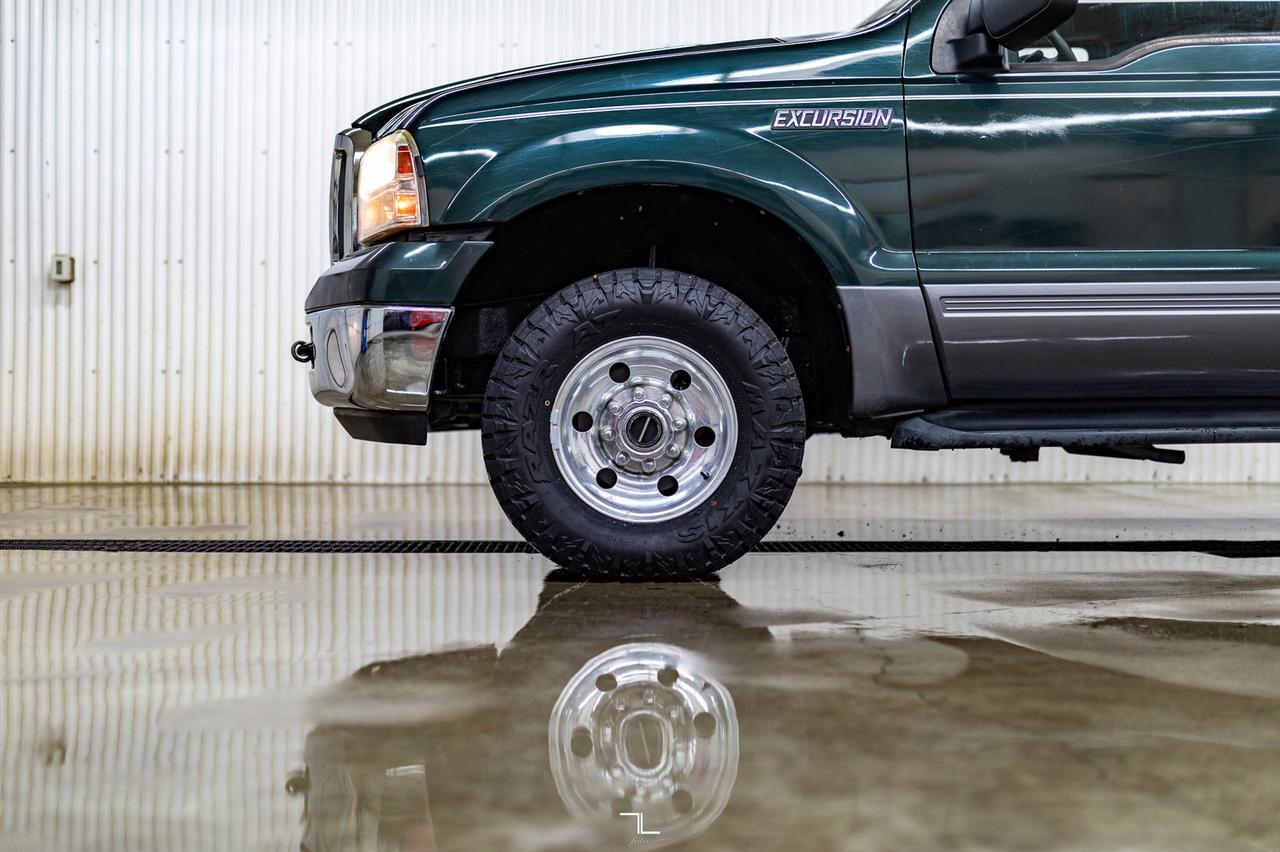 2005 Ford Excursion 4x4 XLT Red Deer AB