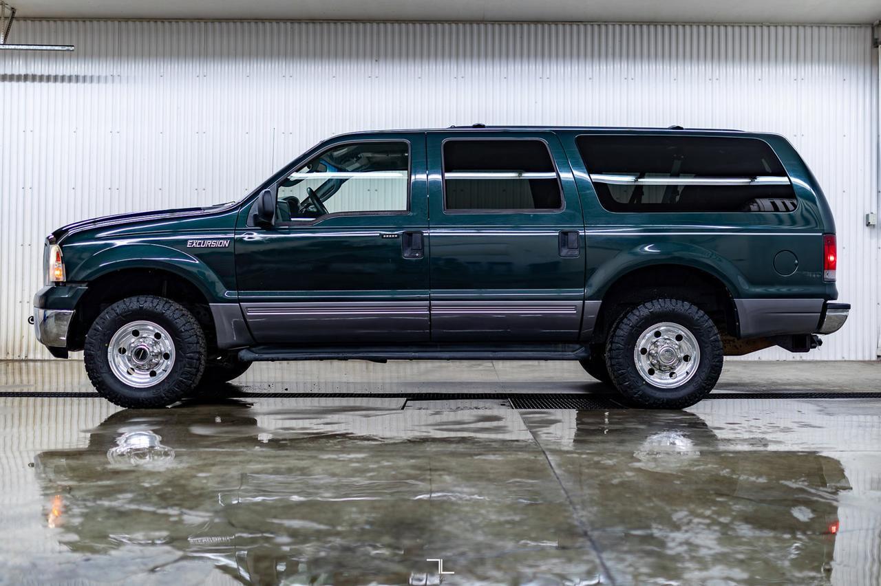 2005 Ford Excursion 4x4 XLT Red Deer AB
