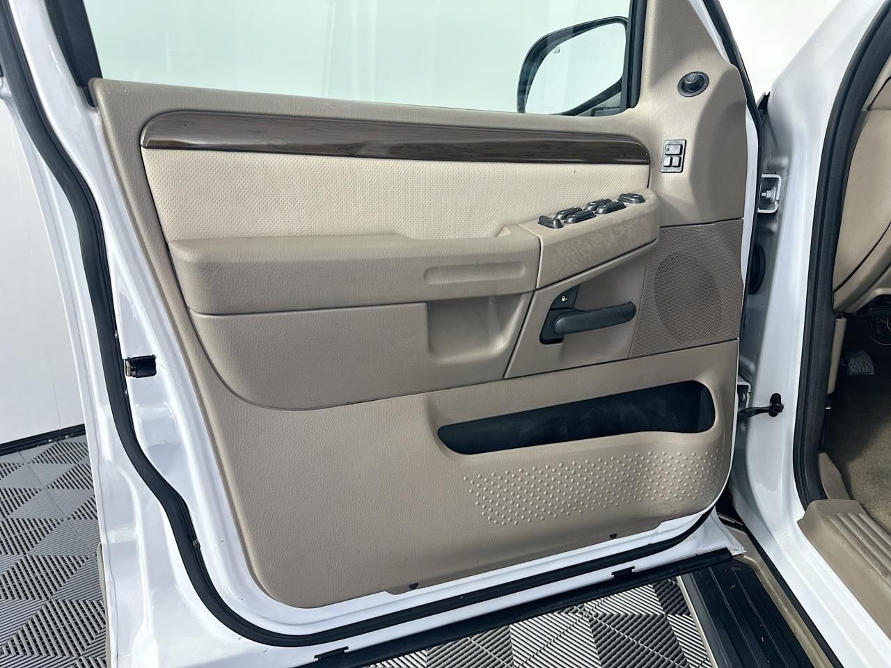 2005 Ford Explorer Eddie Bauer Tacoma WA