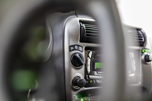 2005 Ford Explorer Sport Trac 4x4 XLT Sport Leather Roof Red Deer AB