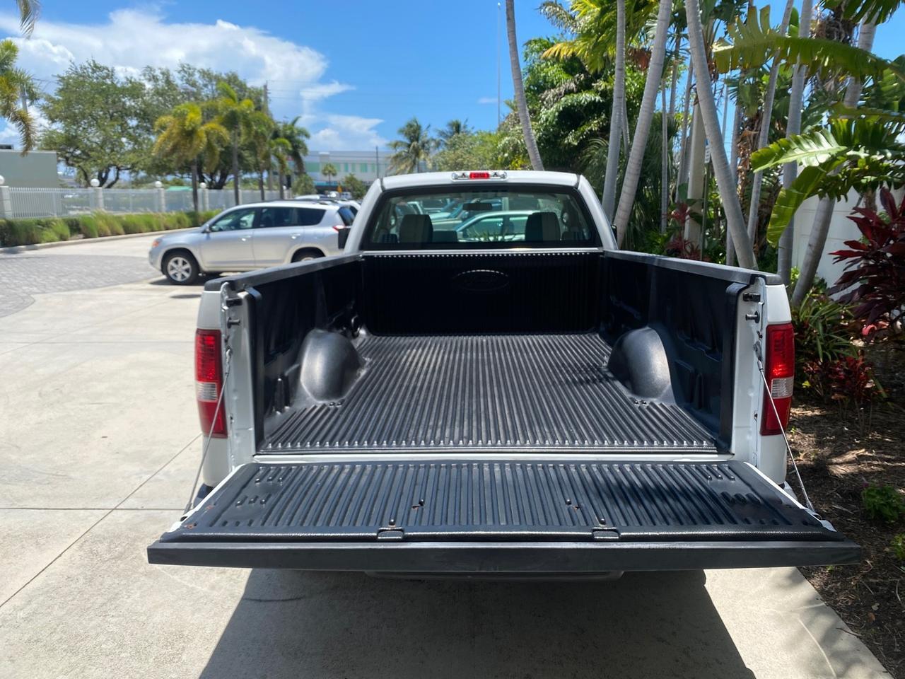 2005 Ford F-150 XL 1 OWNER LOW MILES 23,679 Pompano Beach FL
