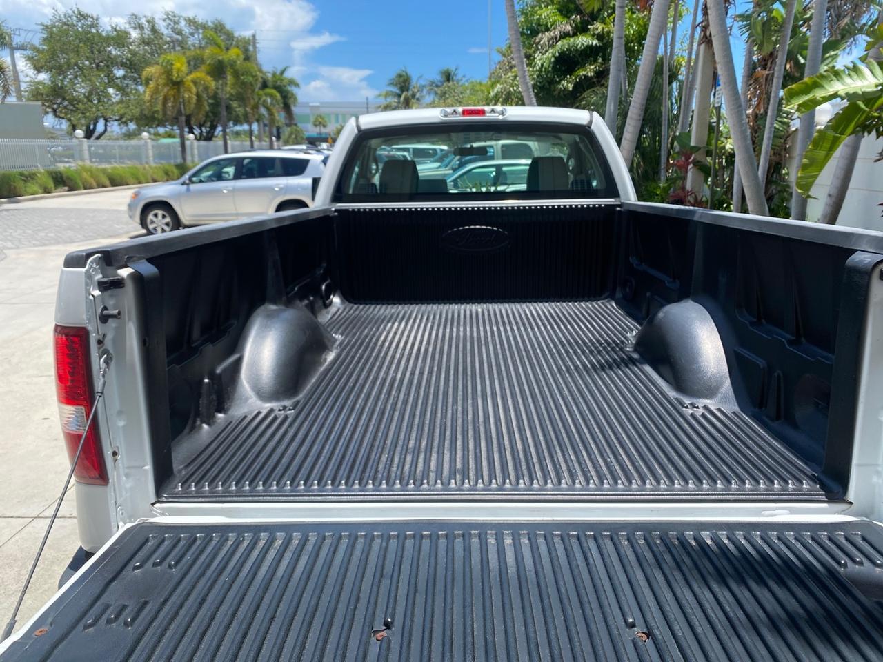 2005 Ford F-150 XL 1 OWNER LOW MILES 23,679 Pompano Beach FL