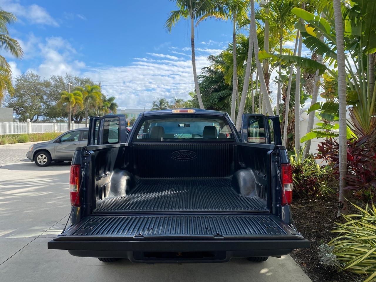 2005 Ford F-150 XL LOW MILES 27,620 1 OWNER FL Pompano Beach FL