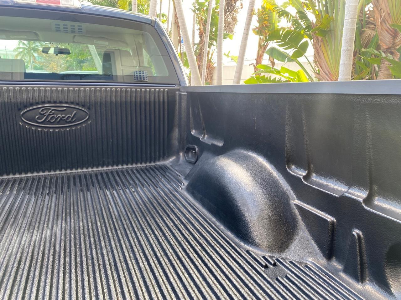 2005 Ford F-150 XL LOW MILES 27,620 1 OWNER FL Pompano Beach FL