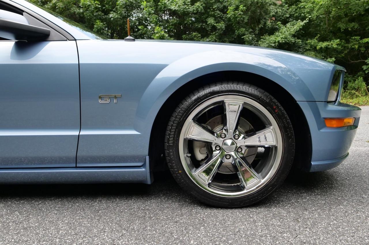 2005 Ford Mustang GT Deluxe / Saleen Supercharger / Flowmaster / 4.6L V8! Lincolnton NC
