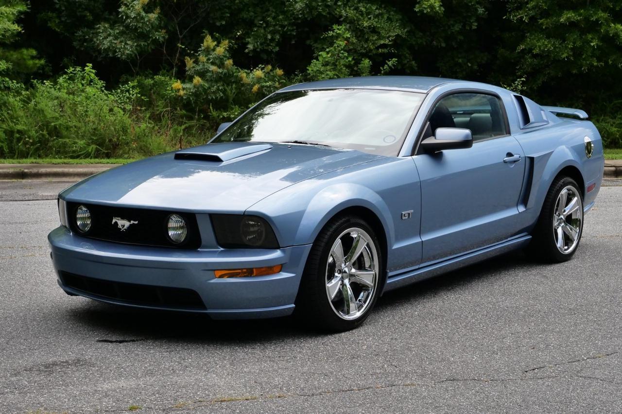 2005 Ford Mustang GT Deluxe / Saleen Supercharger / Flowmaster / 4.6L V8! Lincolnton NC