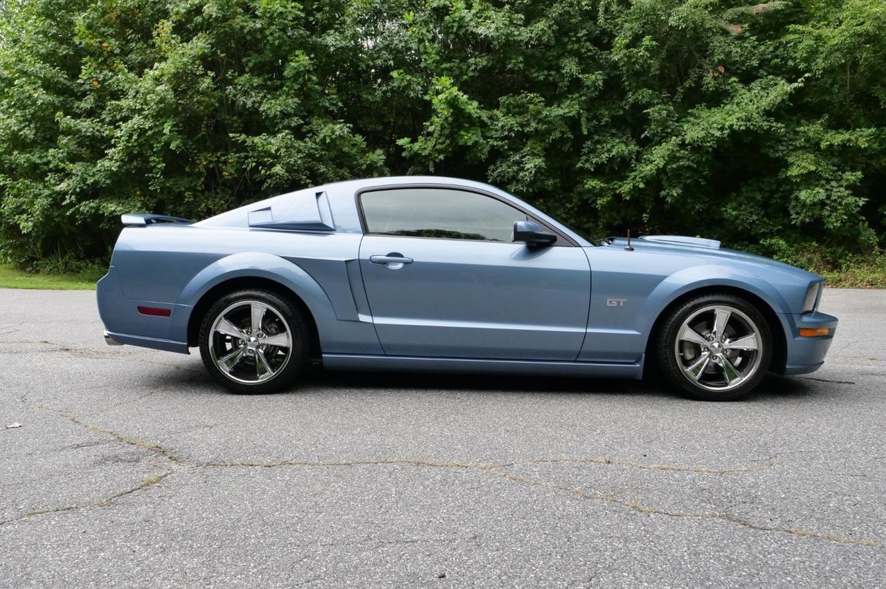 2005 Ford Mustang GT Deluxe / Saleen Supercharger / Flowmaster / 4.6L V8! Lincolnton NC