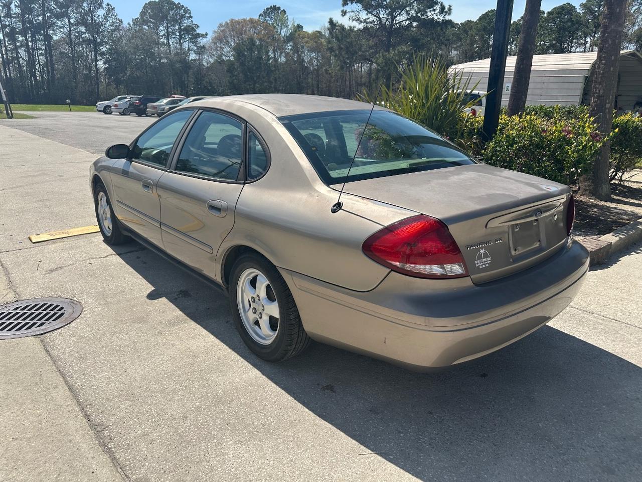 2005 Ford Taurus SE