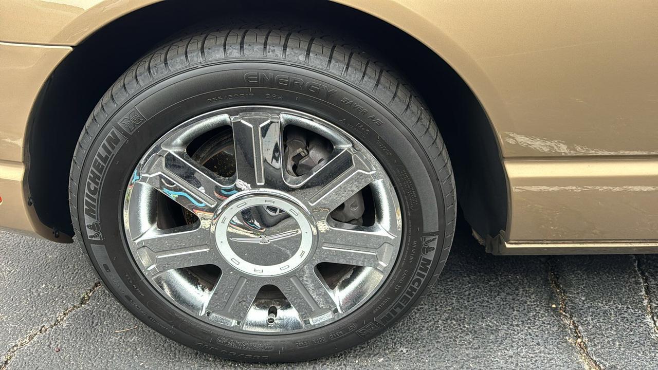 2005 Ford Thunderbird Base