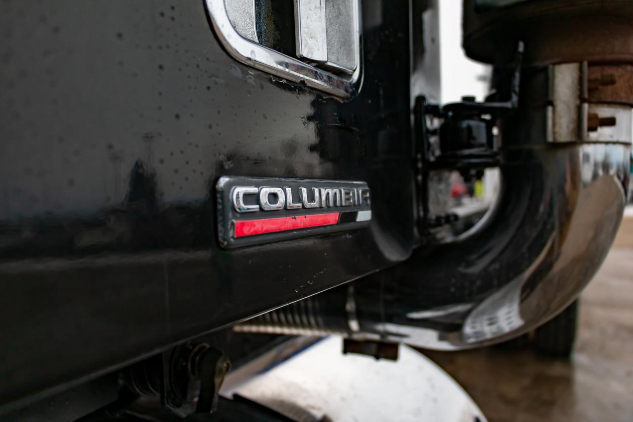 2005 Freightliner Columbia Daycab & Chassis Heavy Spec Red Deer AB