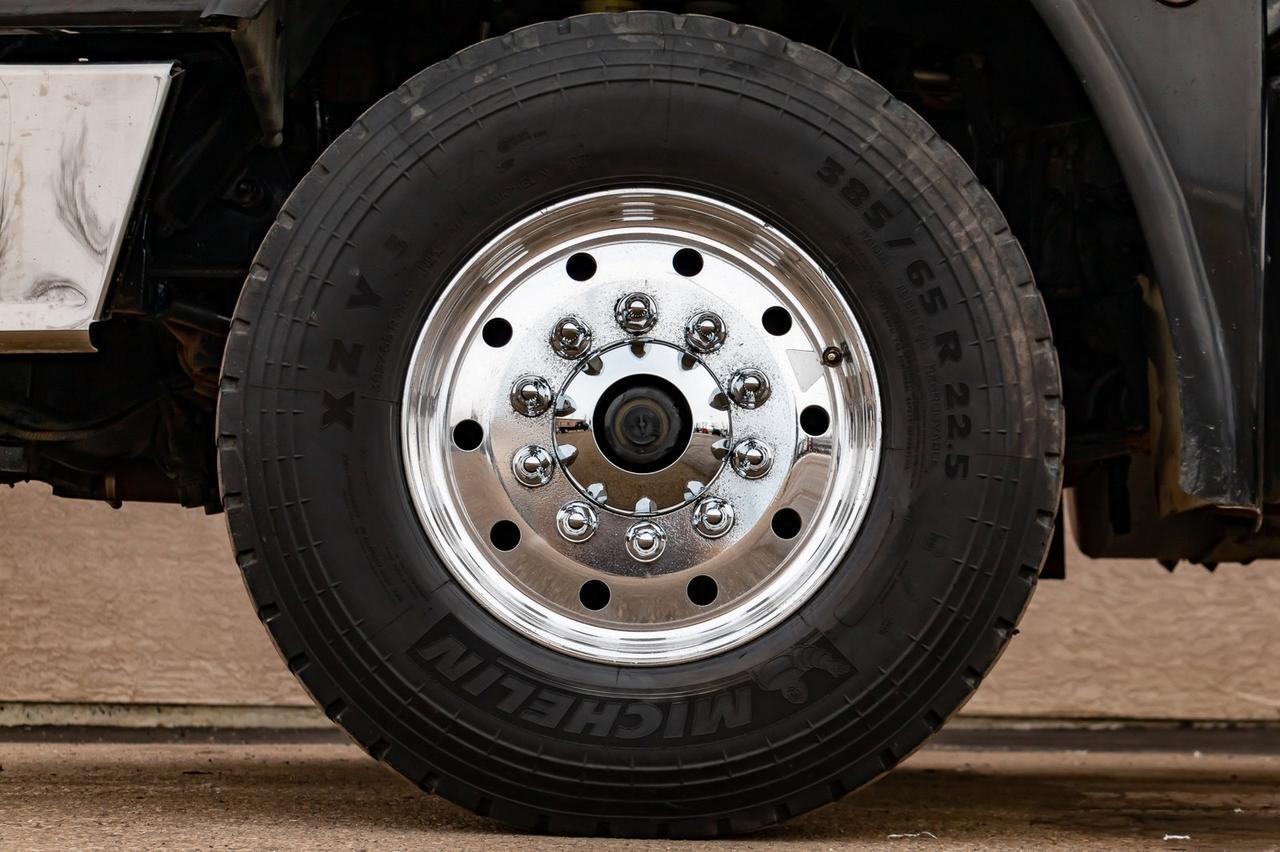 2005 Freightliner Columbia Daycab & Chassis Heavy Spec Red Deer AB