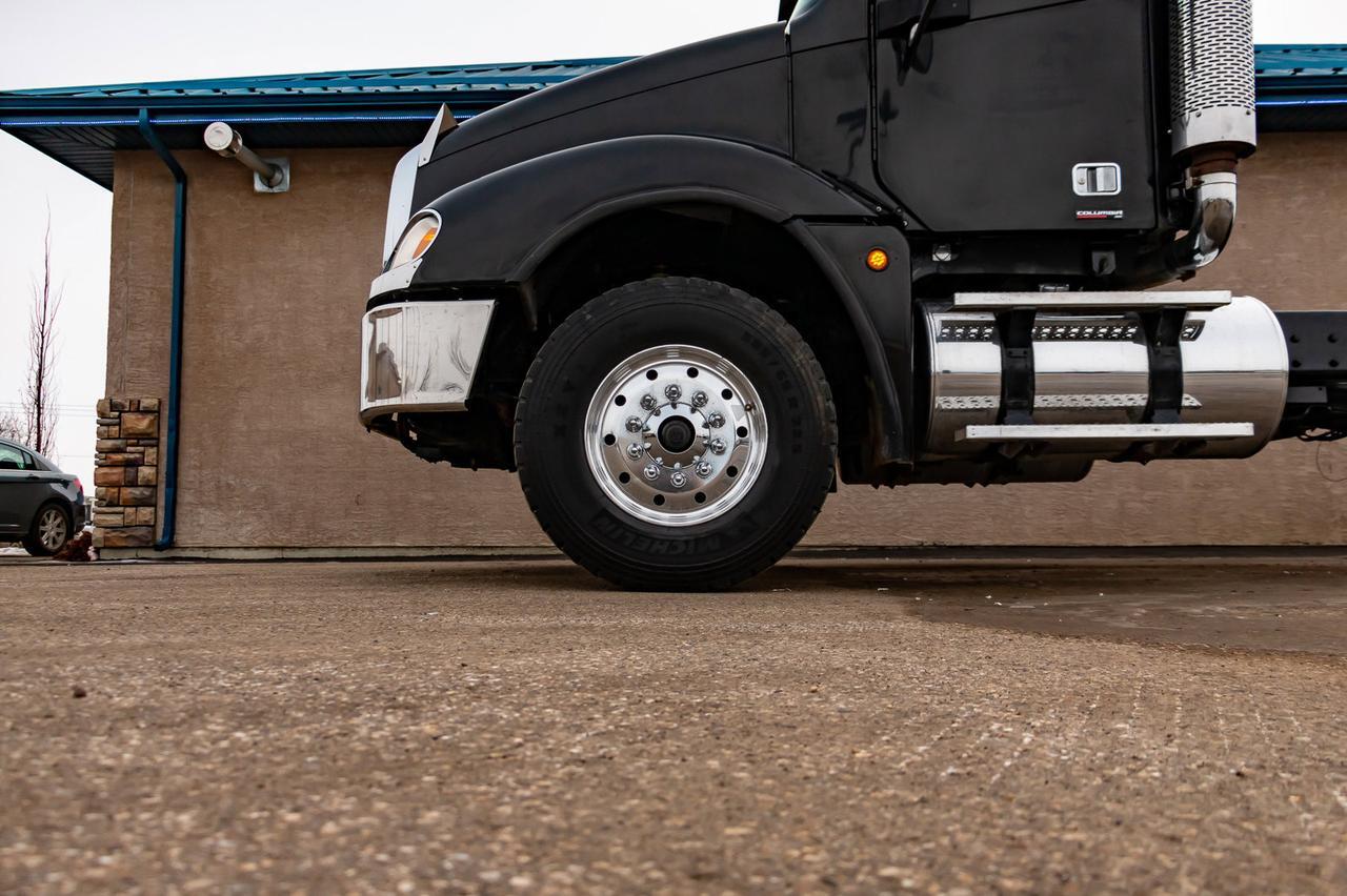 2005 Freightliner Columbia Daycab & Chassis Heavy Spec Red Deer AB