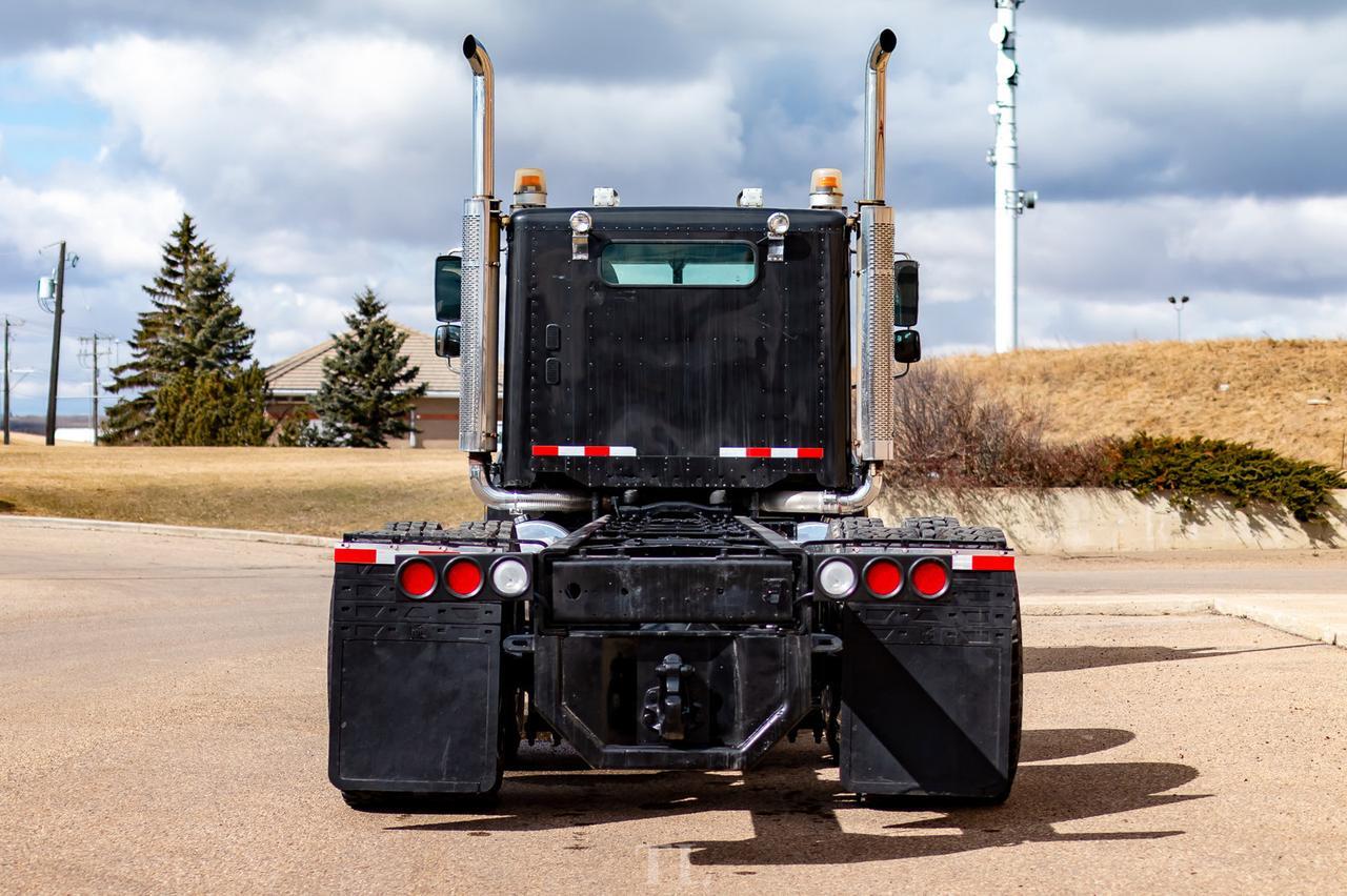 2005 Freightliner Columbia Daycab & Chassis Heavy Spec Red Deer AB