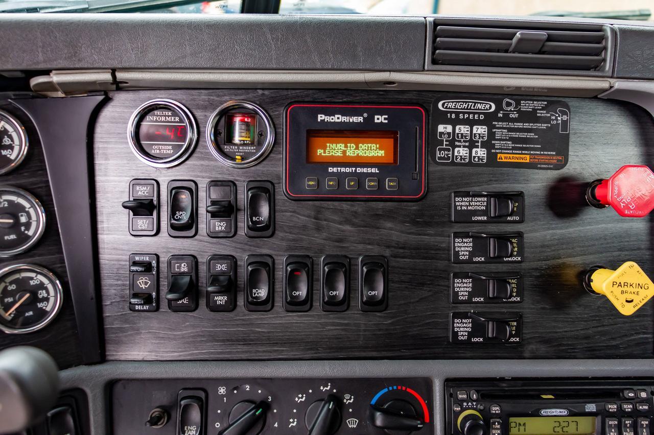 2005 Freightliner Columbia Daycab & Chassis Heavy Spec Red Deer AB