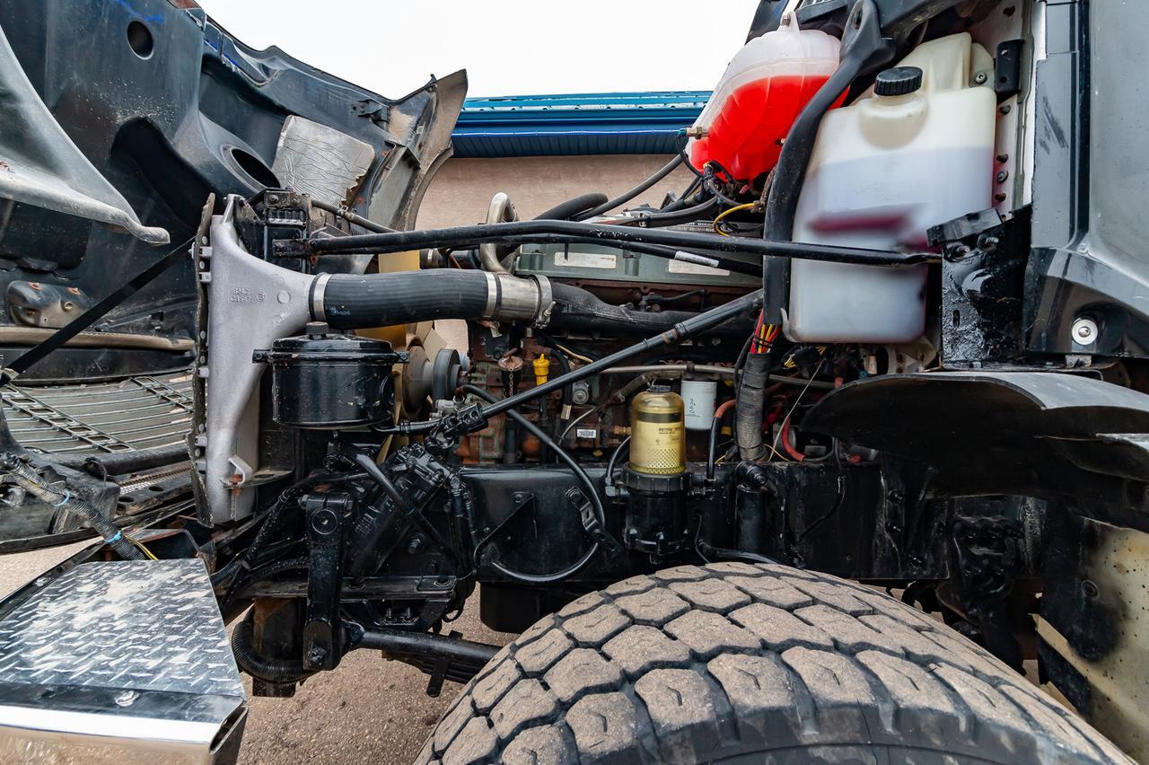 2005 Freightliner Columbia Daycab & Chassis Heavy Spec Red Deer AB
