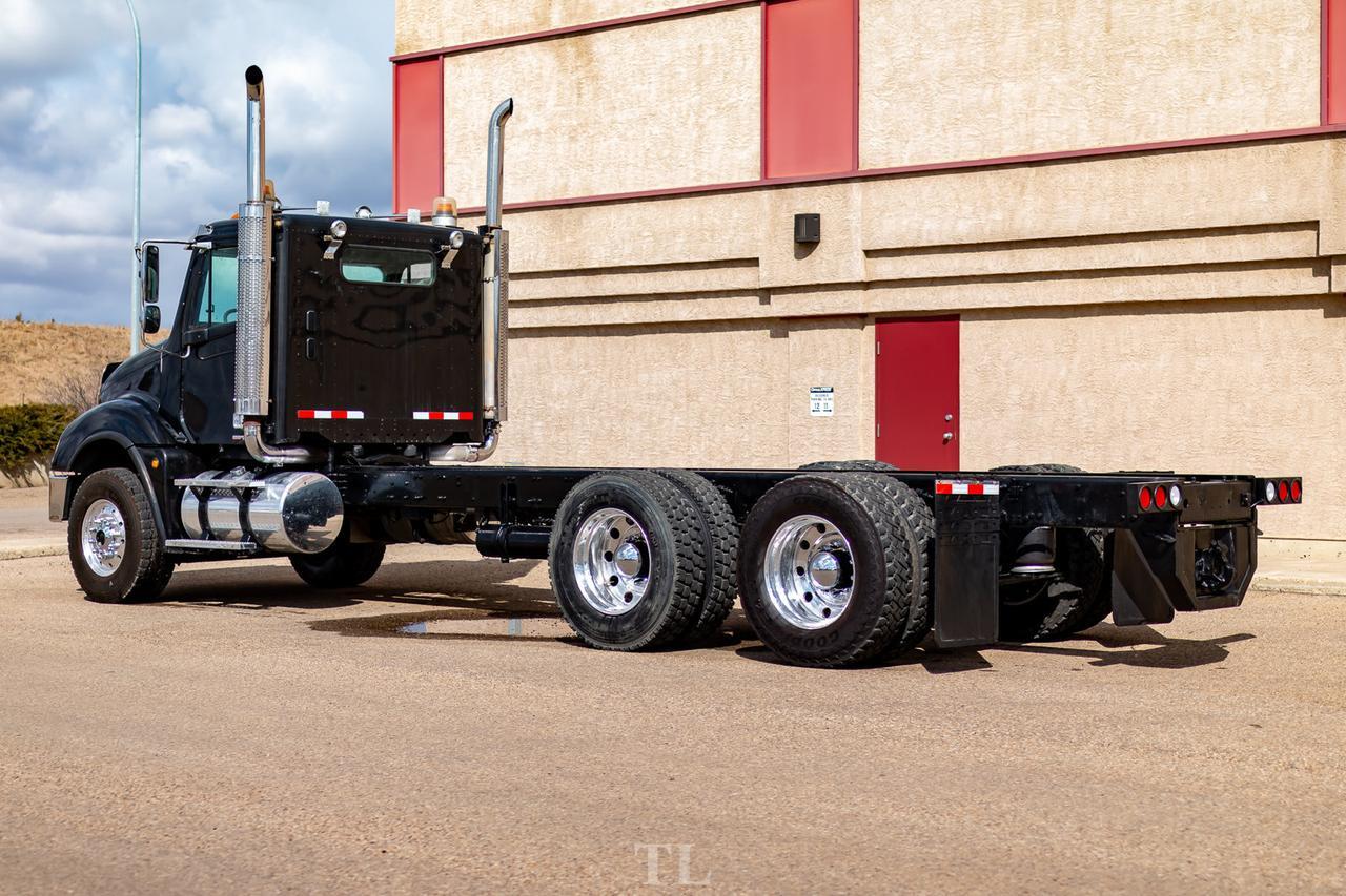 2005 Freightliner Columbia Daycab & Chassis Heavy Spec Red Deer AB