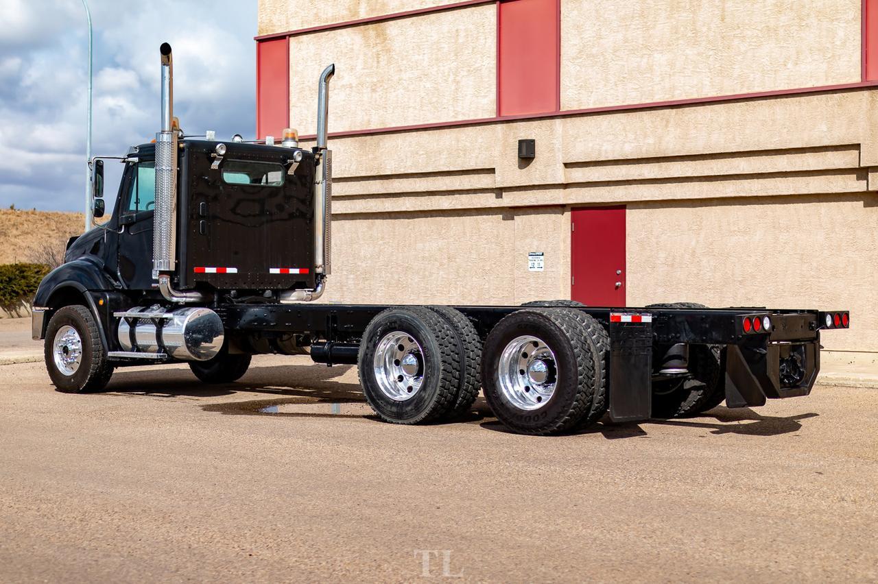 2005 Freightliner Columbia Daycab & Chassis Heavy Spec Red Deer AB