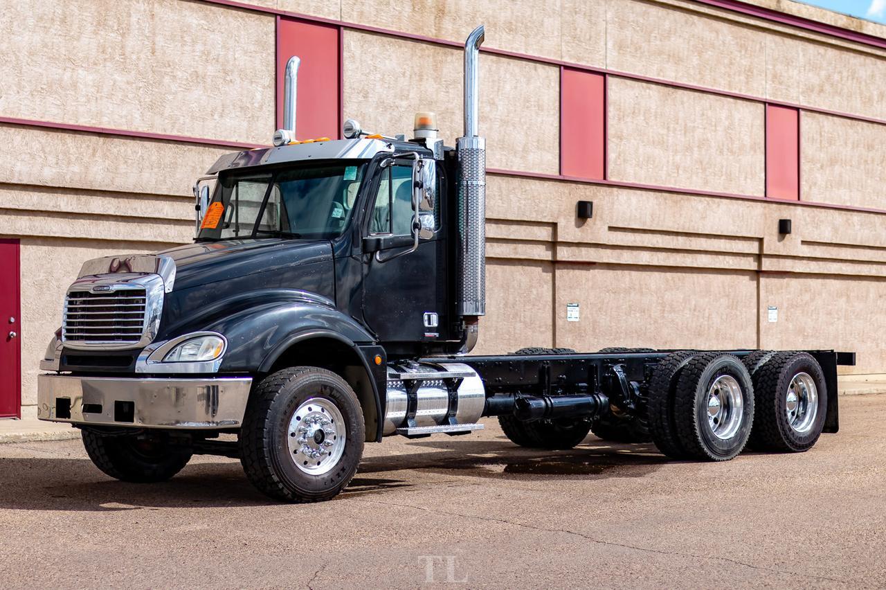 2005 Freightliner Columbia Daycab & Chassis Heavy Spec Red Deer AB
