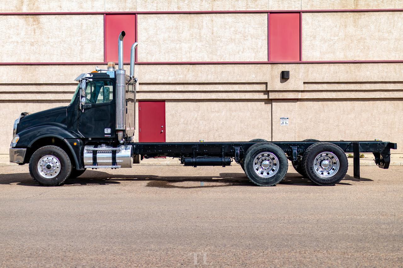 2005 Freightliner Columbia Daycab & Chassis Heavy Spec Red Deer AB