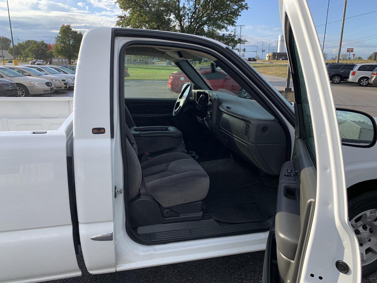 2005 GMC Sierra 1500 Regular Cab SLE Pickup 2D 8 ft Aurora MO
