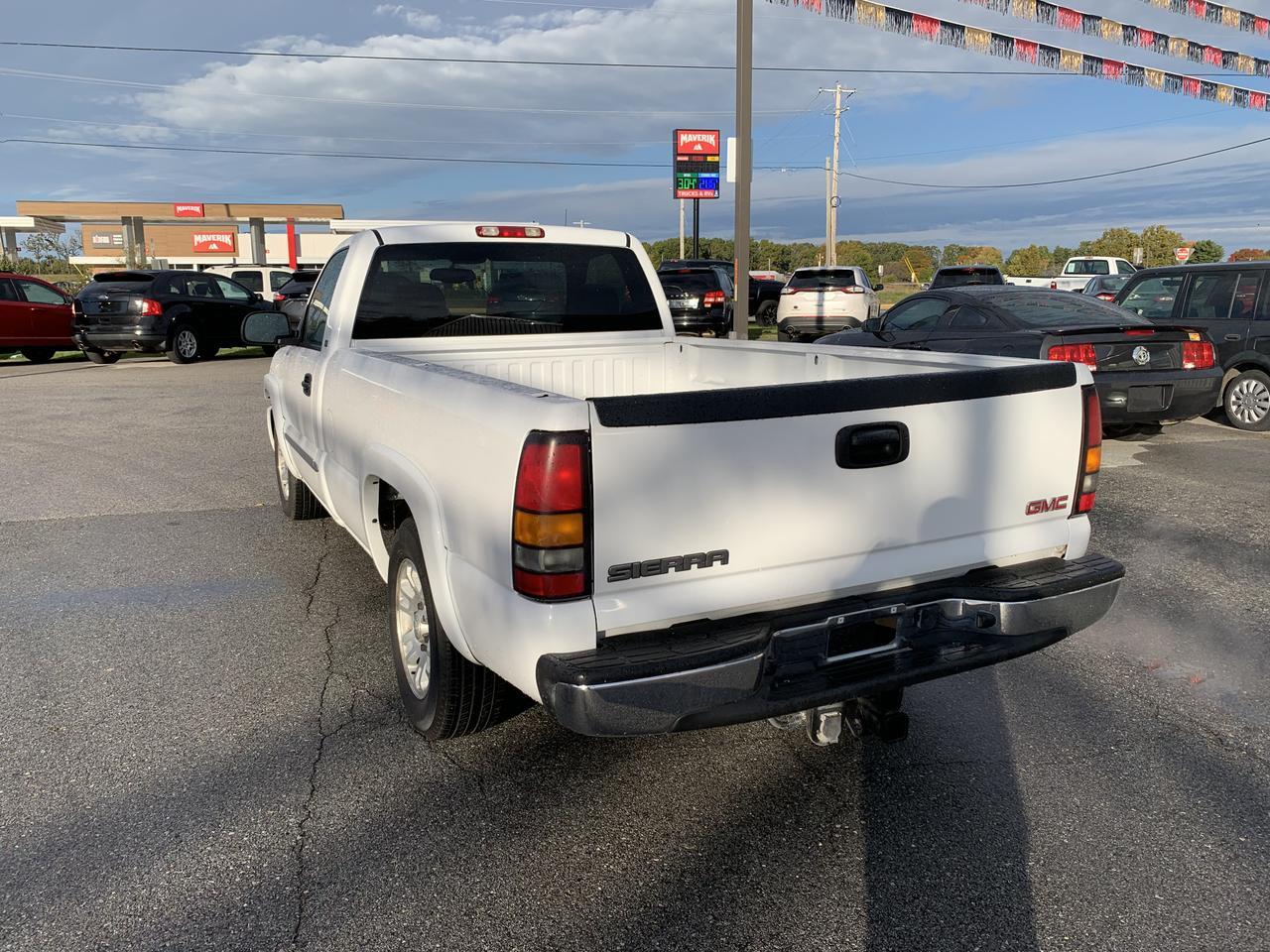 2005 GMC Sierra 1500 Regular Cab SLE Pickup 2D 8 ft Aurora MO