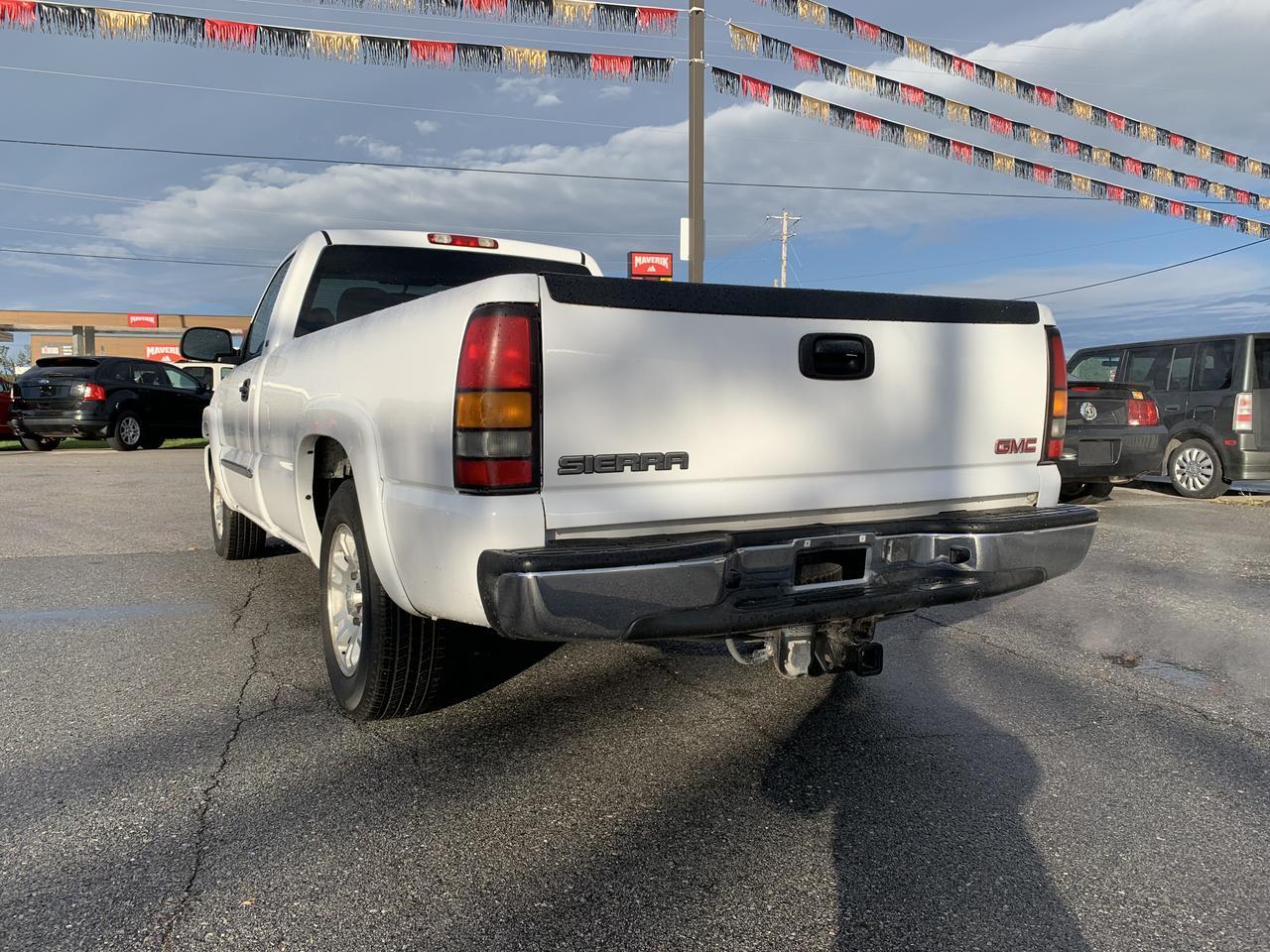 2005 GMC Sierra 1500 Regular Cab SLE Pickup 2D 8 ft Aurora MO