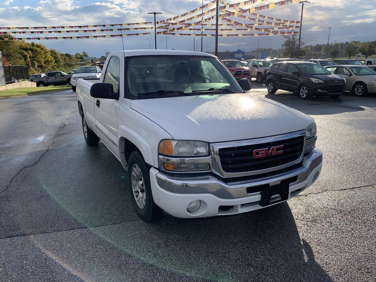 2005 GMC Sierra 1500 Regular Cab SLE Pickup 2D 8 ft