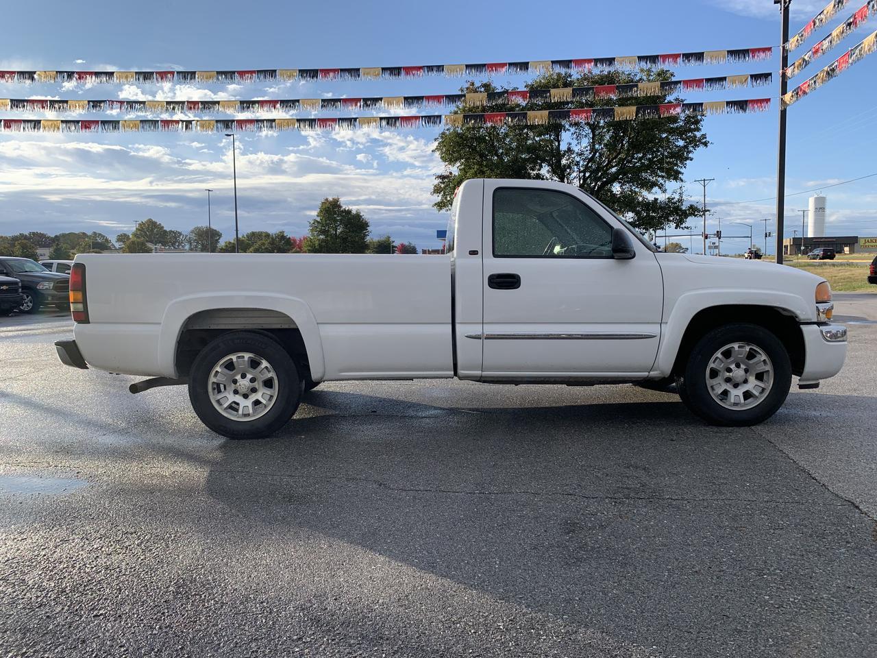 2005 GMC Sierra 1500 Regular Cab SLE Pickup 2D 8 ft Aurora MO