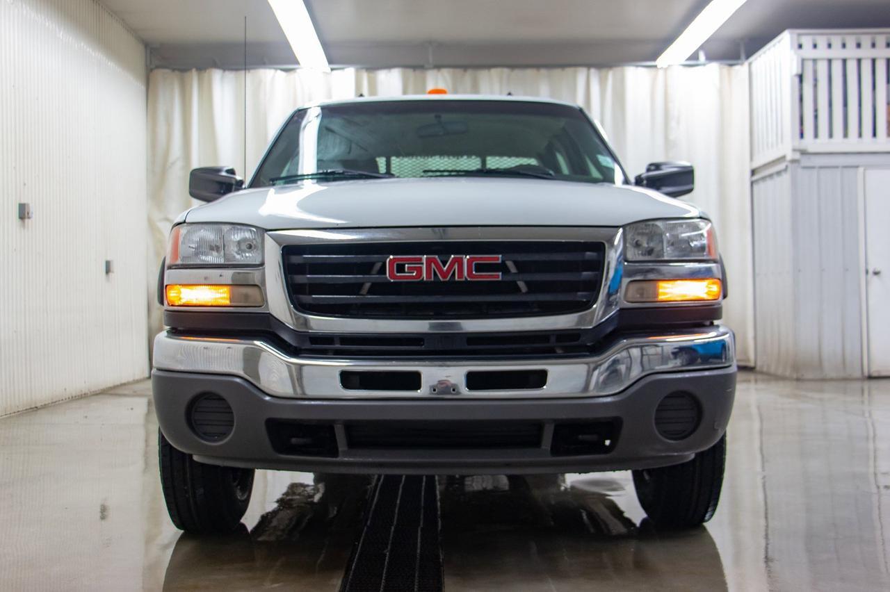 2005 GMC Sierra 2500HD 4x2 Crew Cab SL Longbox Red Deer AB