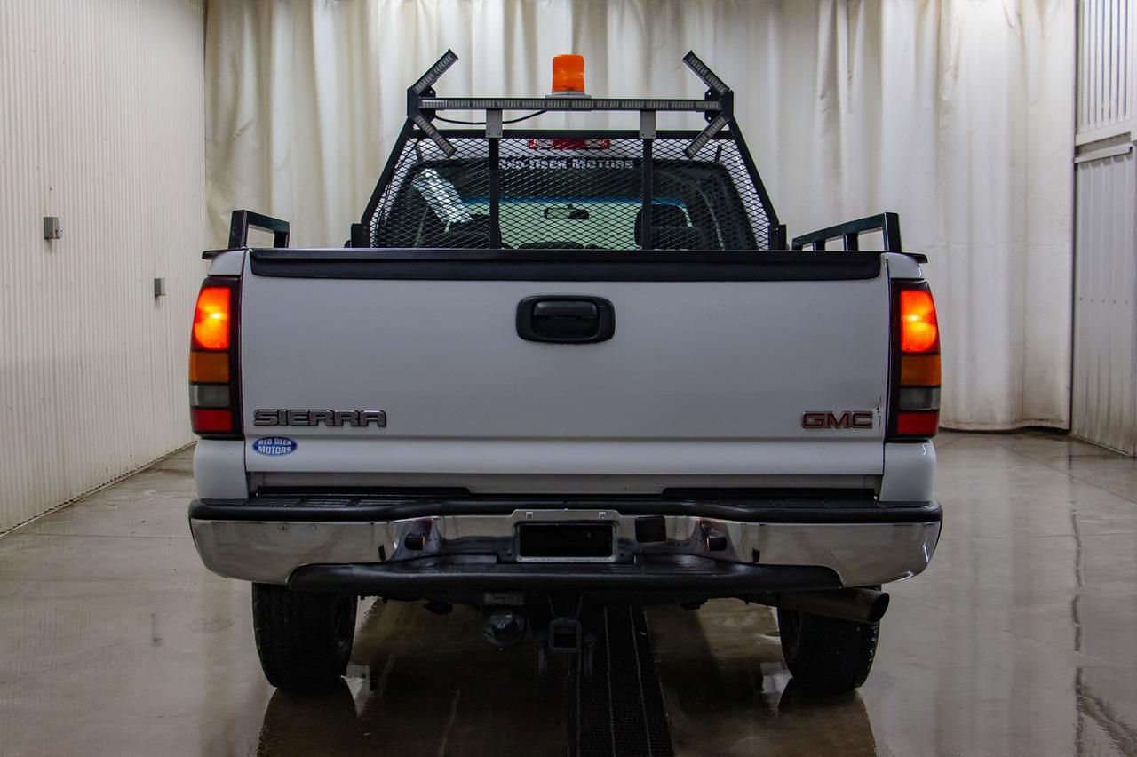 2005 GMC Sierra 2500HD 4x2 Crew Cab SL Longbox Red Deer AB