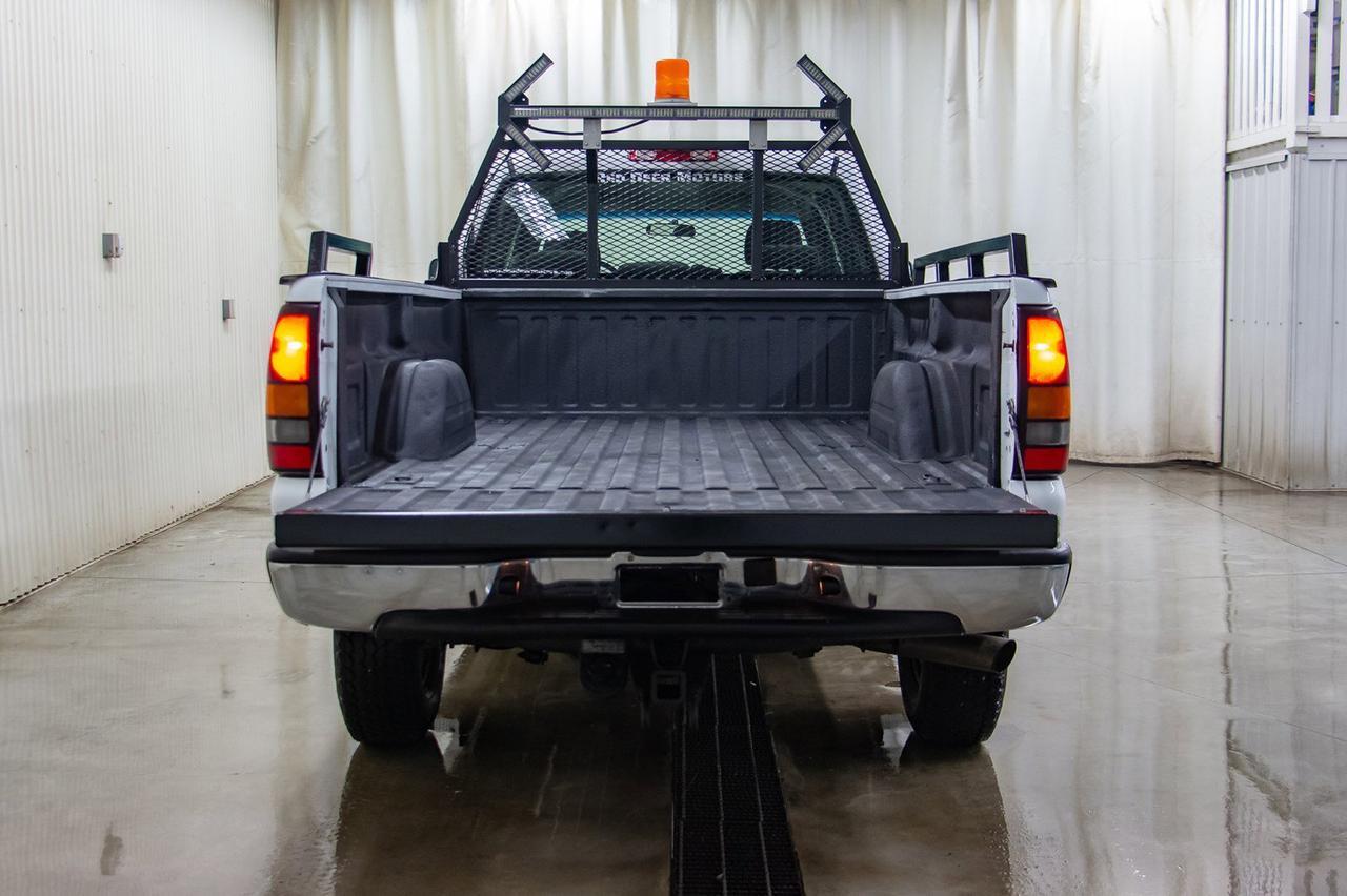 2005 GMC Sierra 2500HD 4x2 Crew Cab SL Longbox Red Deer AB