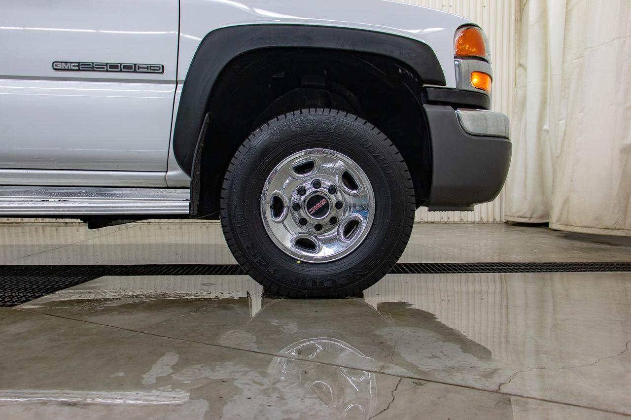 2005 GMC Sierra 2500HD 4x2 Crew Cab SL Longbox Red Deer AB