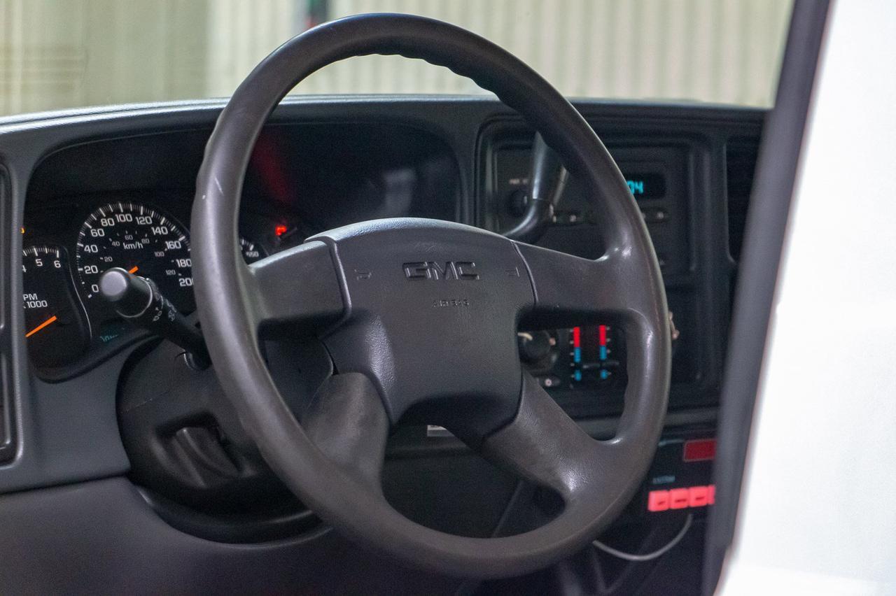 2005 GMC Sierra 2500HD 4x2 Crew Cab SL Longbox Red Deer AB