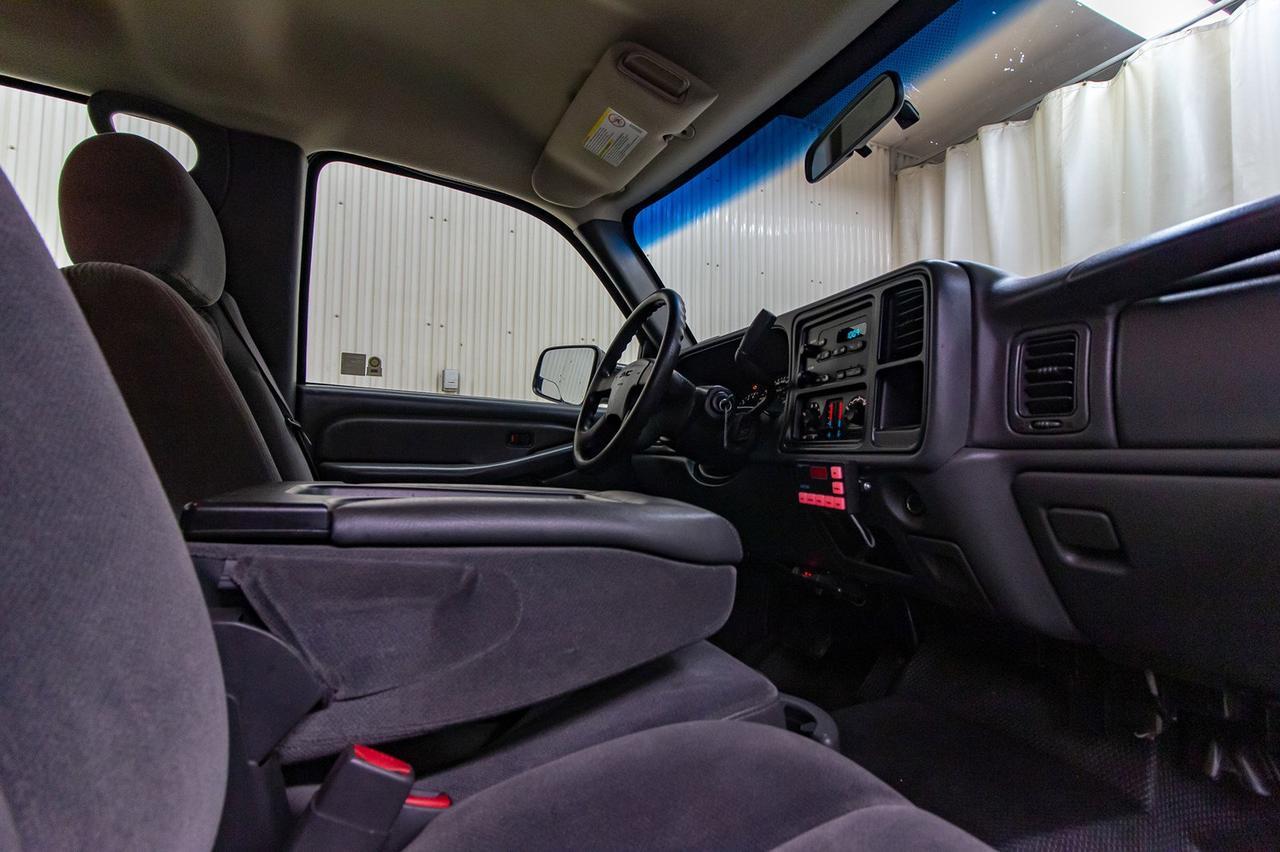 2005 GMC Sierra 2500HD 4x2 Crew Cab SL Longbox Red Deer AB