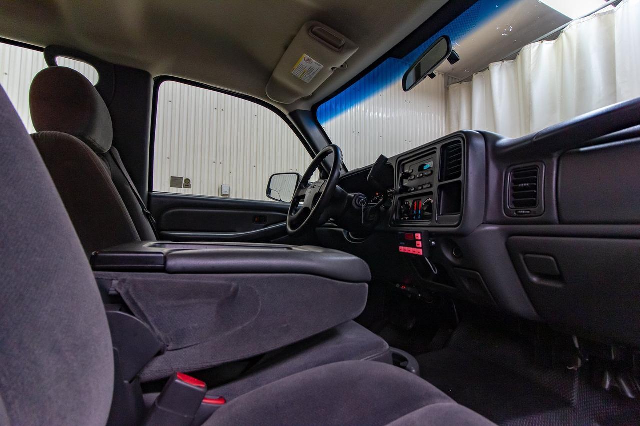 2005 GMC Sierra 2500HD 4x2 Crew Cab SL Longbox Red Deer AB