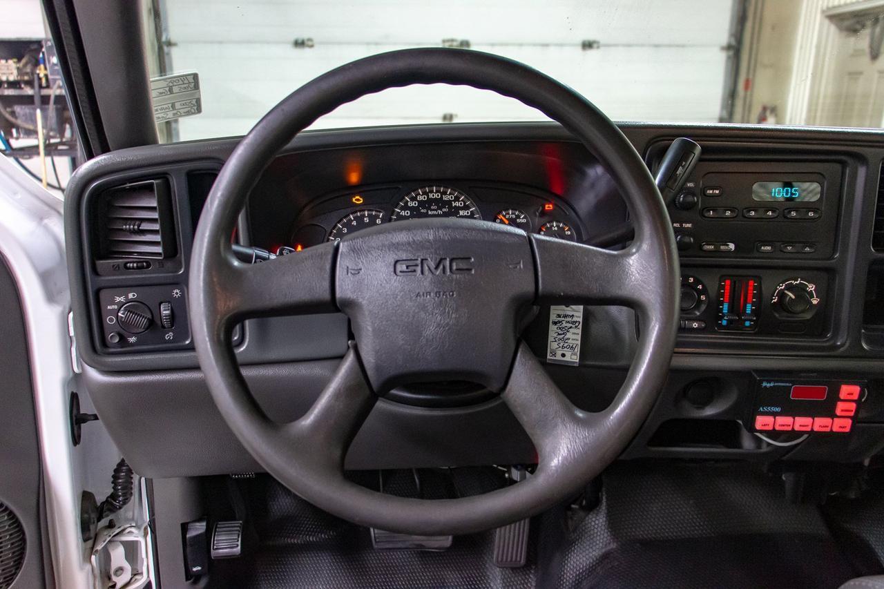 2005 GMC Sierra 2500HD 4x2 Crew Cab SL Longbox Red Deer AB
