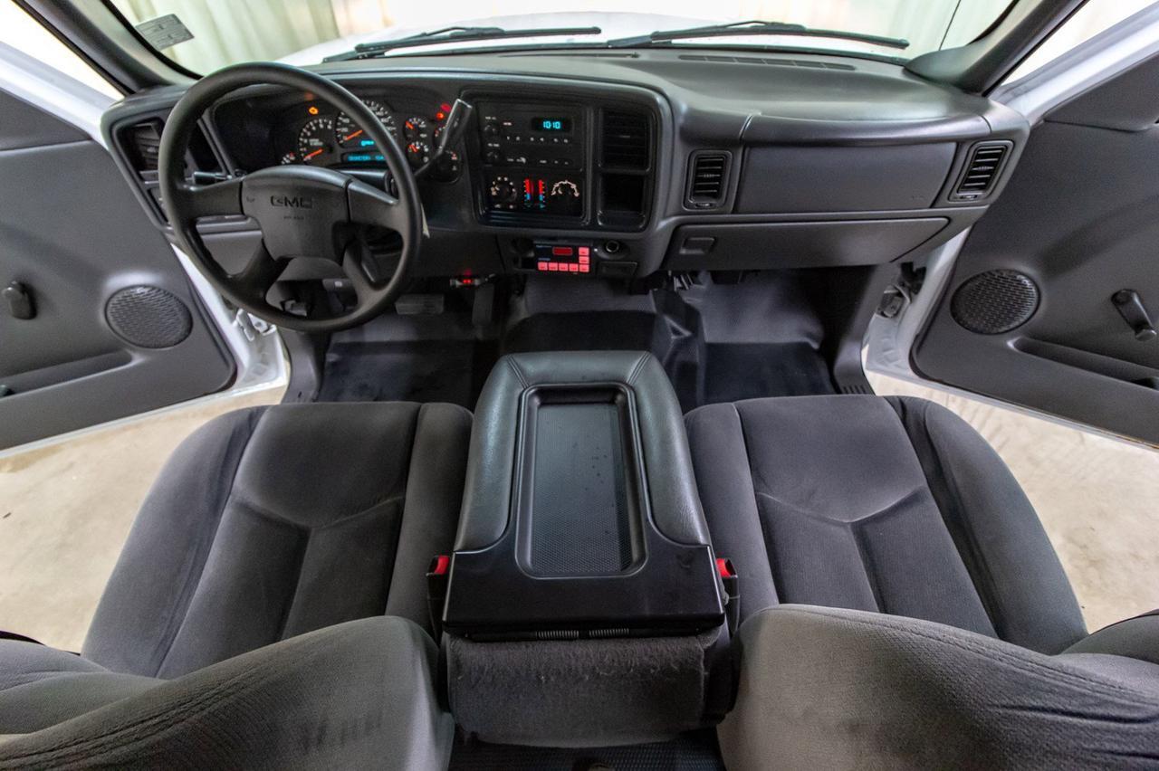 2005 GMC Sierra 2500HD 4x2 Crew Cab SL Longbox Red Deer AB