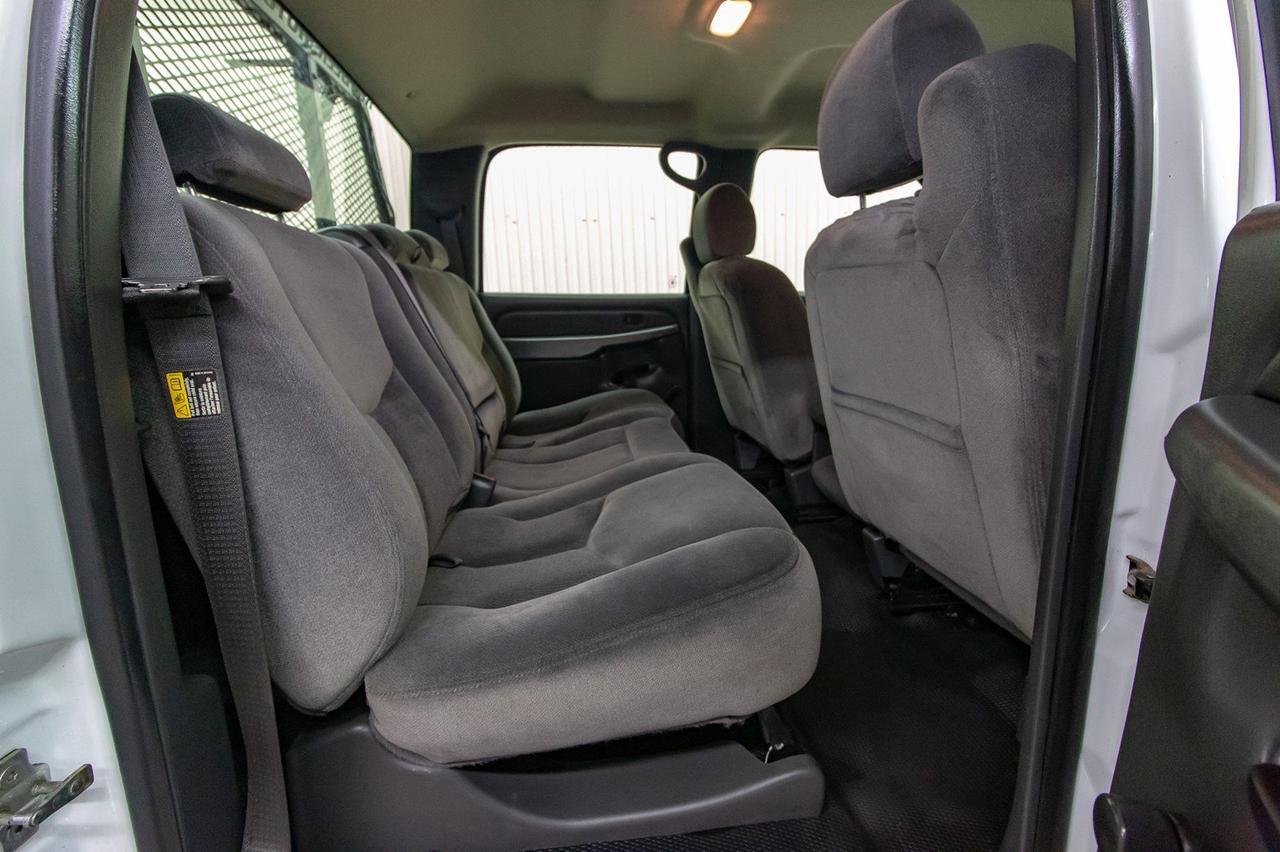 2005 GMC Sierra 2500HD 4x2 Crew Cab SL Longbox Red Deer AB