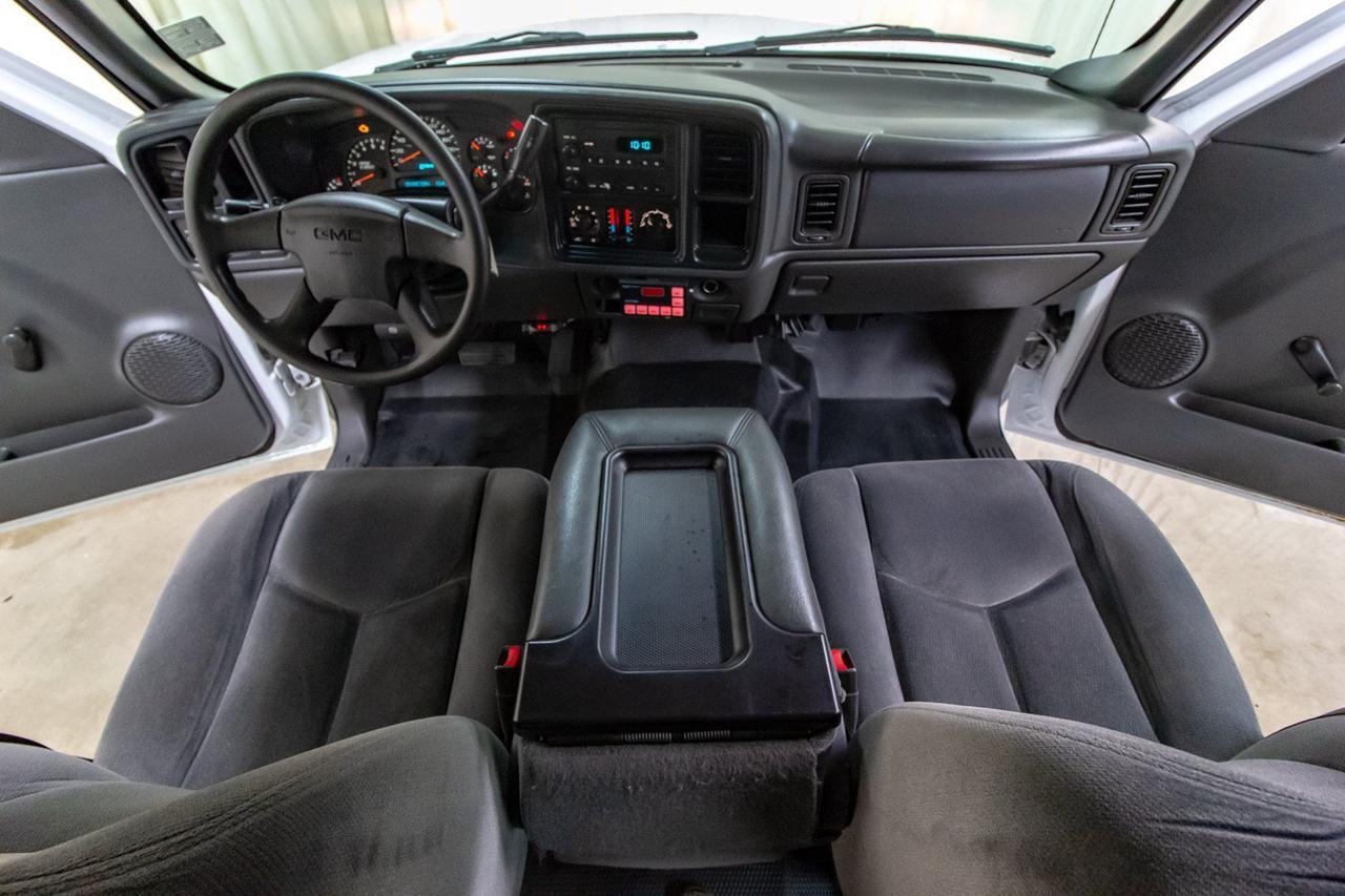 2005 GMC Sierra 2500HD 4x2 Crew Cab SL Longbox Red Deer AB