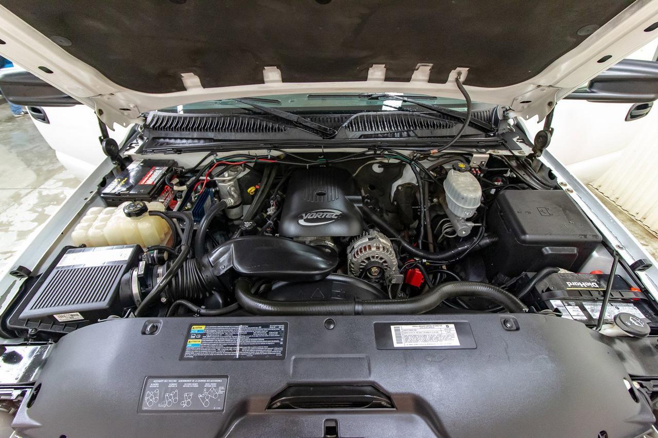 2005 GMC Sierra 2500HD 4x2 Crew Cab SL Longbox Red Deer AB