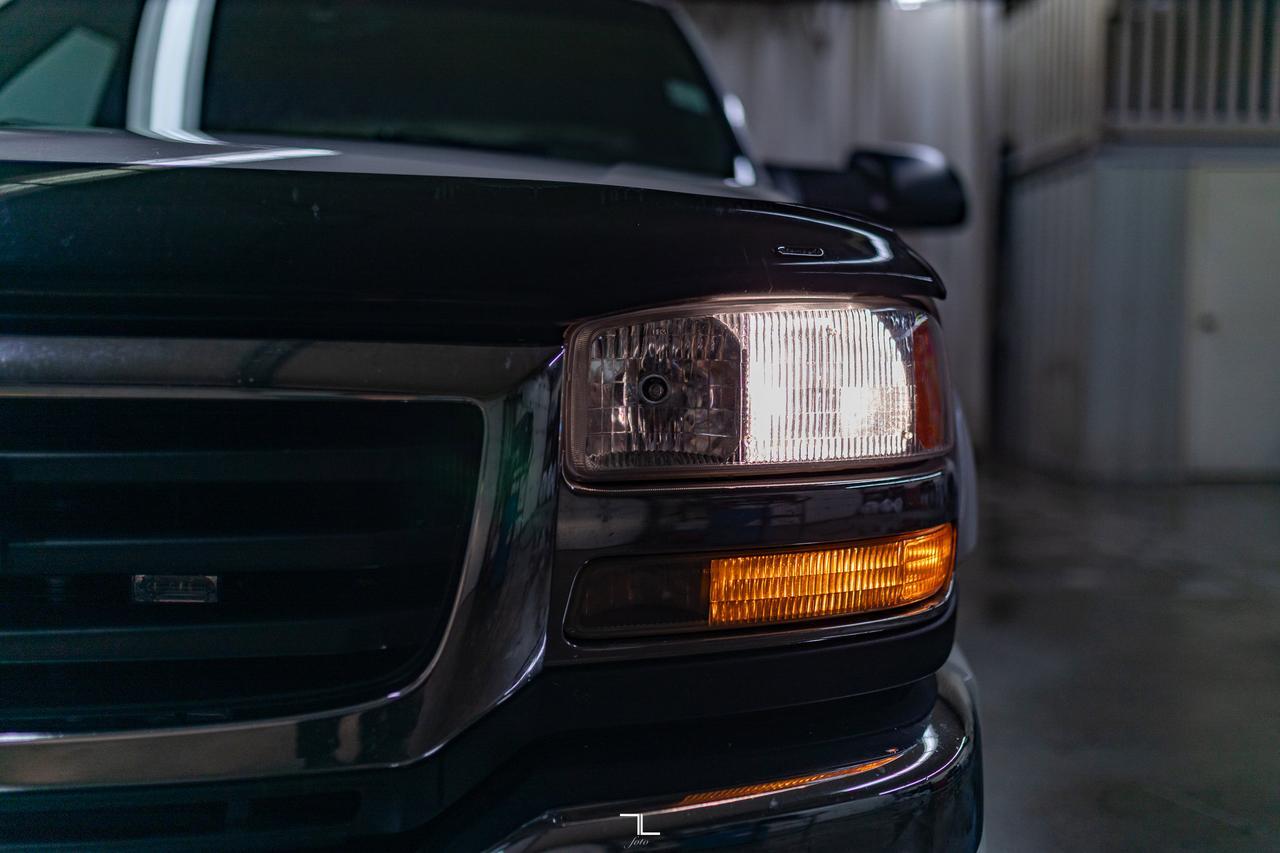 2005 GMC Sierra 3500HD 4x4 Crew Cab SLE Service Body Red Deer AB