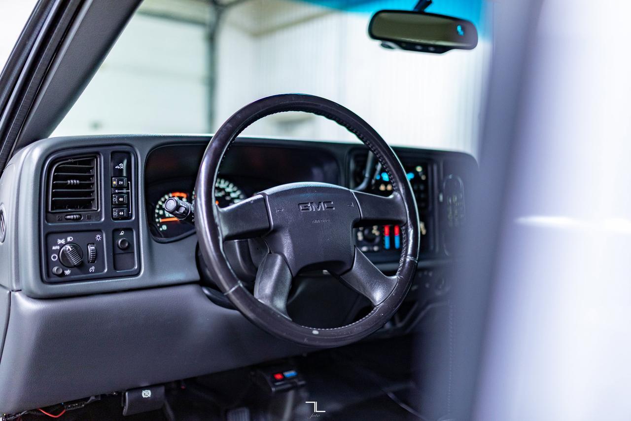 2005 GMC Sierra 3500HD 4x4 Crew Cab SLE Service Body Red Deer AB