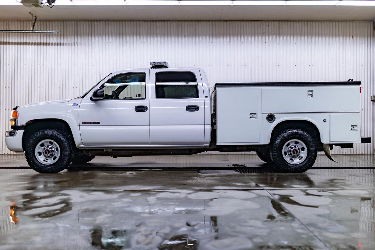 2005 GMC Sierra 3500HD 4x4 Crew Cab SLE Service Body Red Deer AB