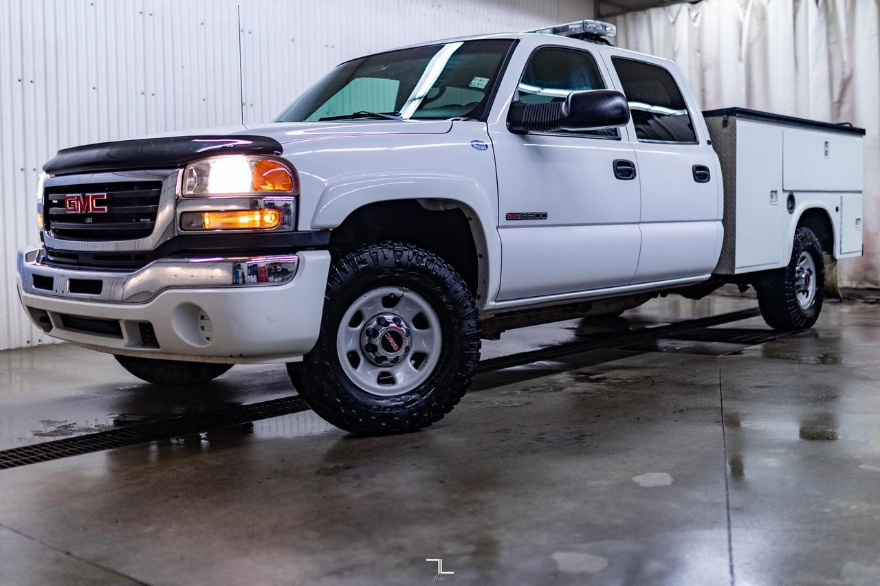 2005 GMC Sierra 3500HD 4x4 Crew Cab SLE Service Body Red Deer AB