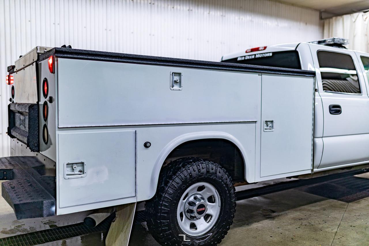 2005 GMC Sierra 3500HD 4x4 Crew Cab SLE Service Body Red Deer AB