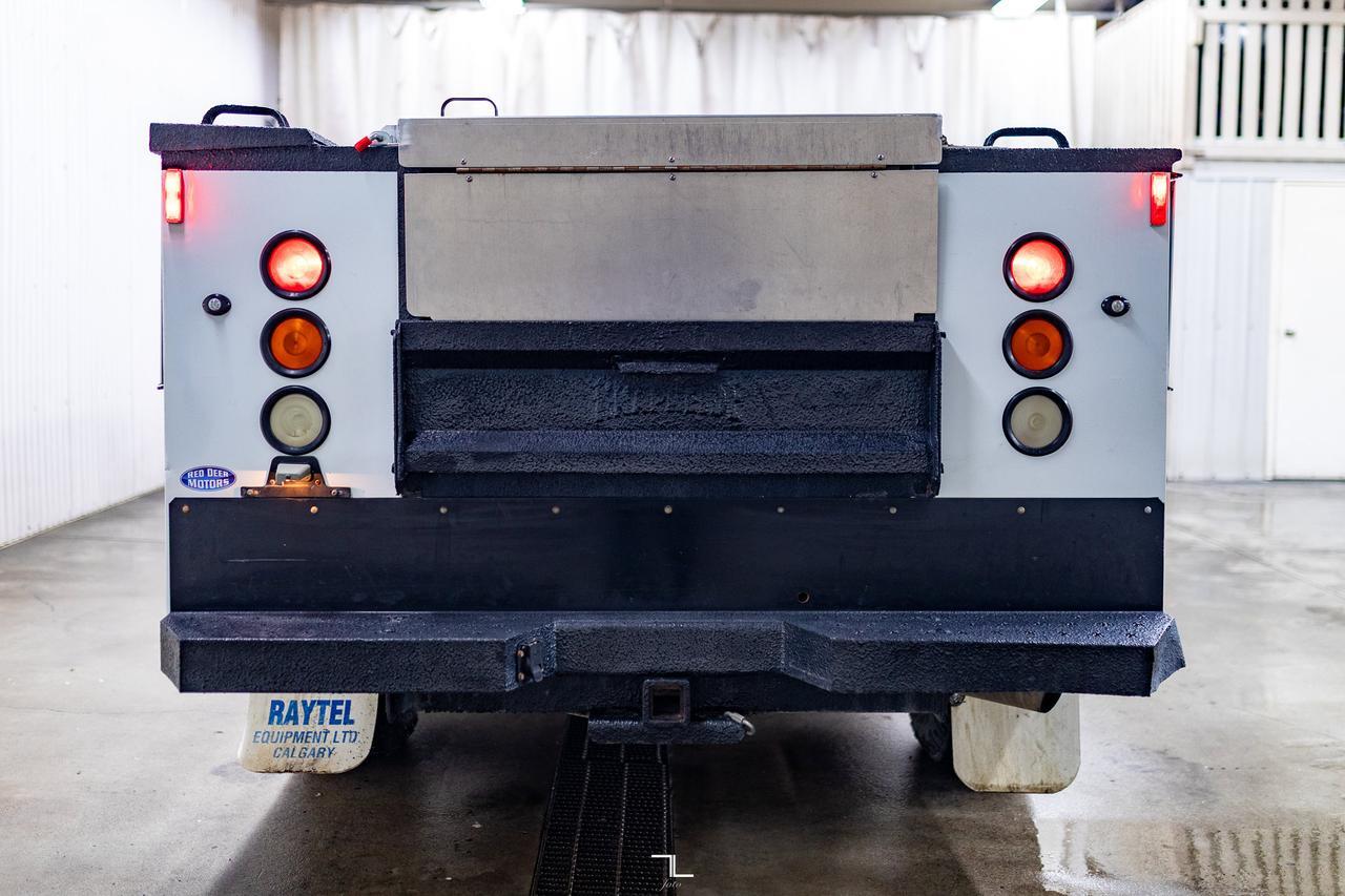 2005 GMC Sierra 3500HD 4x4 Crew Cab SLE Service Body Red Deer AB