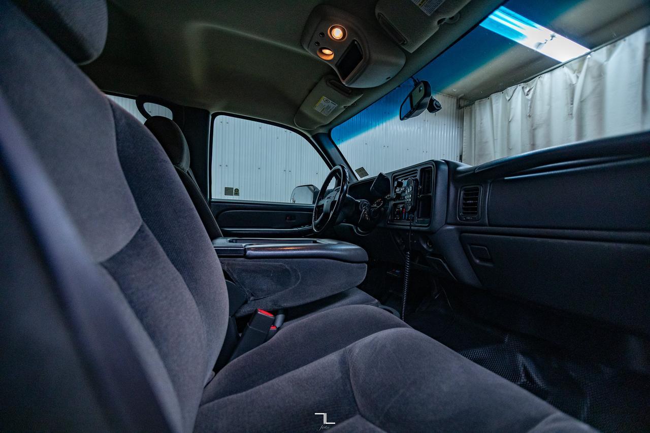 2005 GMC Sierra 3500HD 4x4 Crew Cab SLE Service Body Red Deer AB