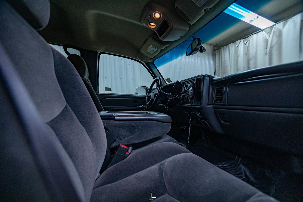 2005 GMC Sierra 3500HD 4x4 Crew Cab SLE Service Body Red Deer AB