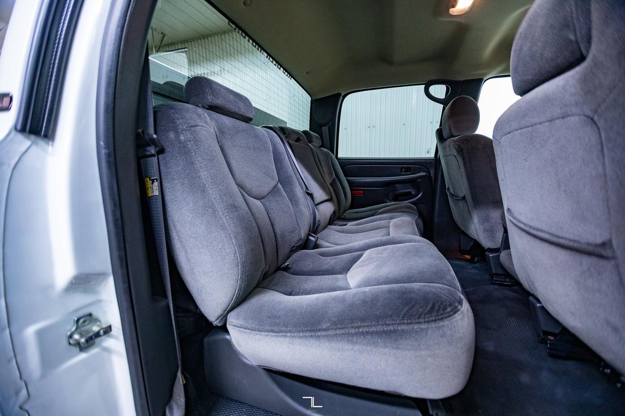 2005 GMC Sierra 3500HD 4x4 Crew Cab SLE Service Body Red Deer AB